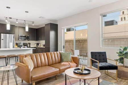 Paradise Cozysuites With Pool And Jacuzzi 11 凤凰城 外观 照片