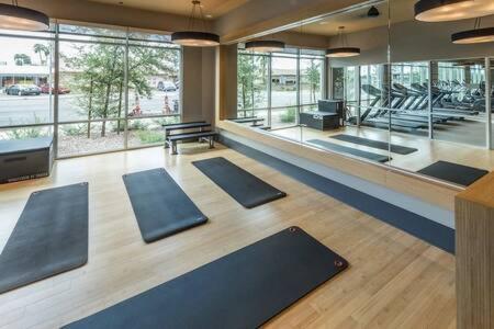 Paradise Cozysuites With Pool And Jacuzzi 11 凤凰城 外观 照片