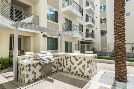 Paradise Cozysuites With Pool And Jacuzzi 11 凤凰城 外观 照片