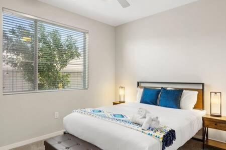 Paradise Cozysuites With Pool And Jacuzzi 11 凤凰城 外观 照片